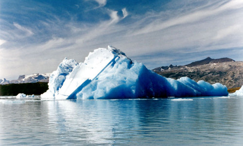 Eisberg im Los Glaciares National Park © Marianocecowski